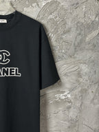 Black short-sleeve T-shirt with sleeve and side hem detail