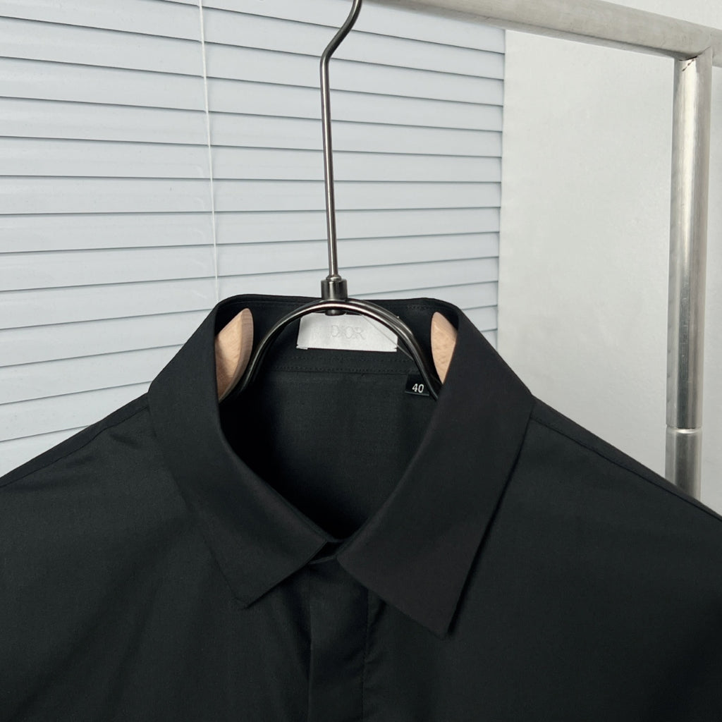 Dior long-sleeve shirt neckline, black collar with hanging brand tag