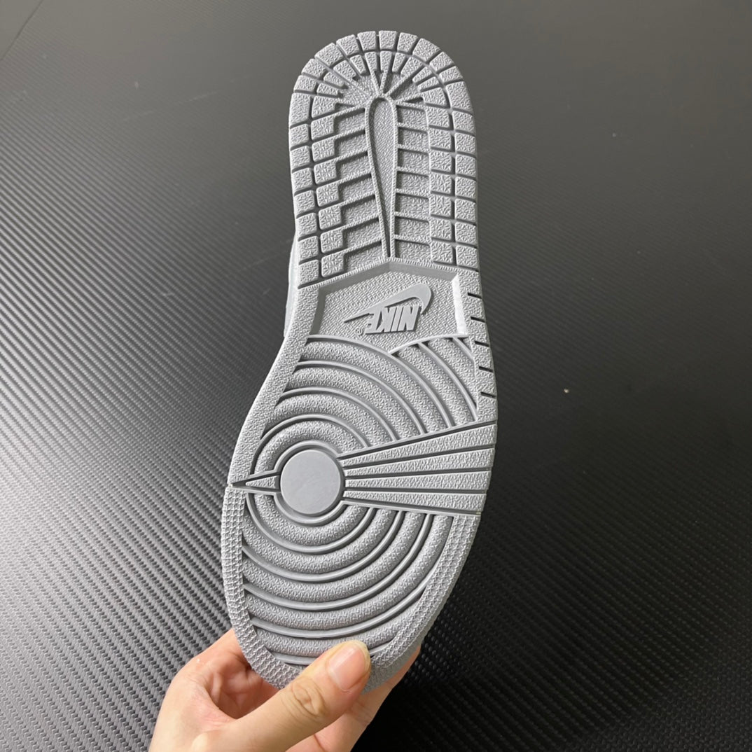 Low-top sneakers outsole, textured rubber tread with circular pattern