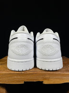 Air Jordan 1 Low sneakers with white leather heels and rear Jordan emblem