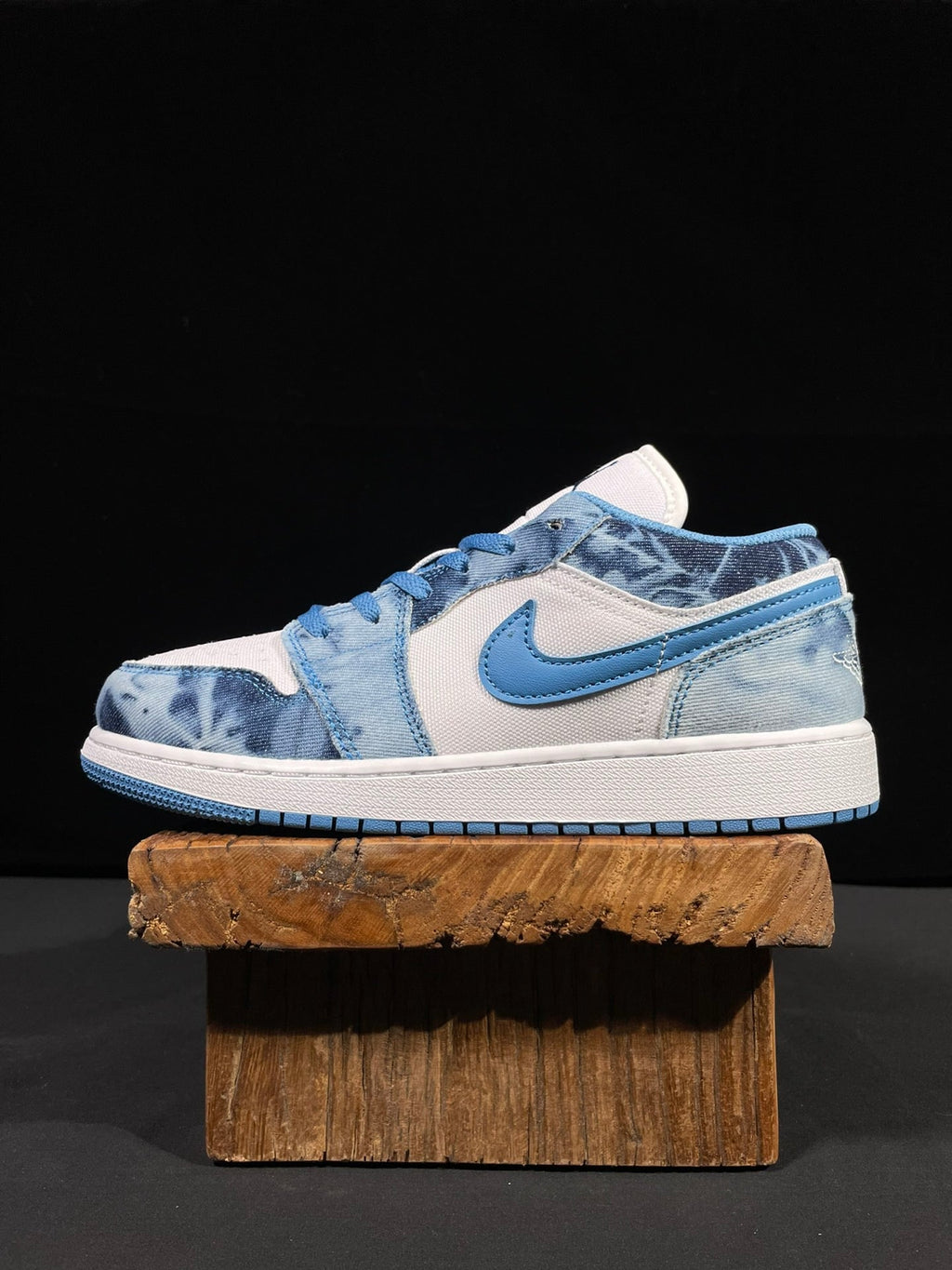 Air Jordan 1 Low sneaker in white and washed denim blue with blue Swoosh