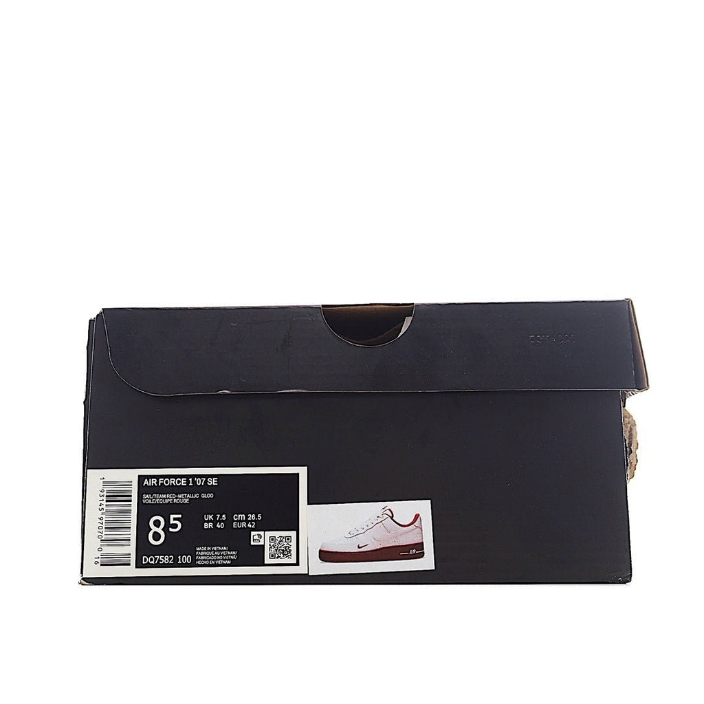 Shoe box for Air Force 1 sneakers with size label and product image