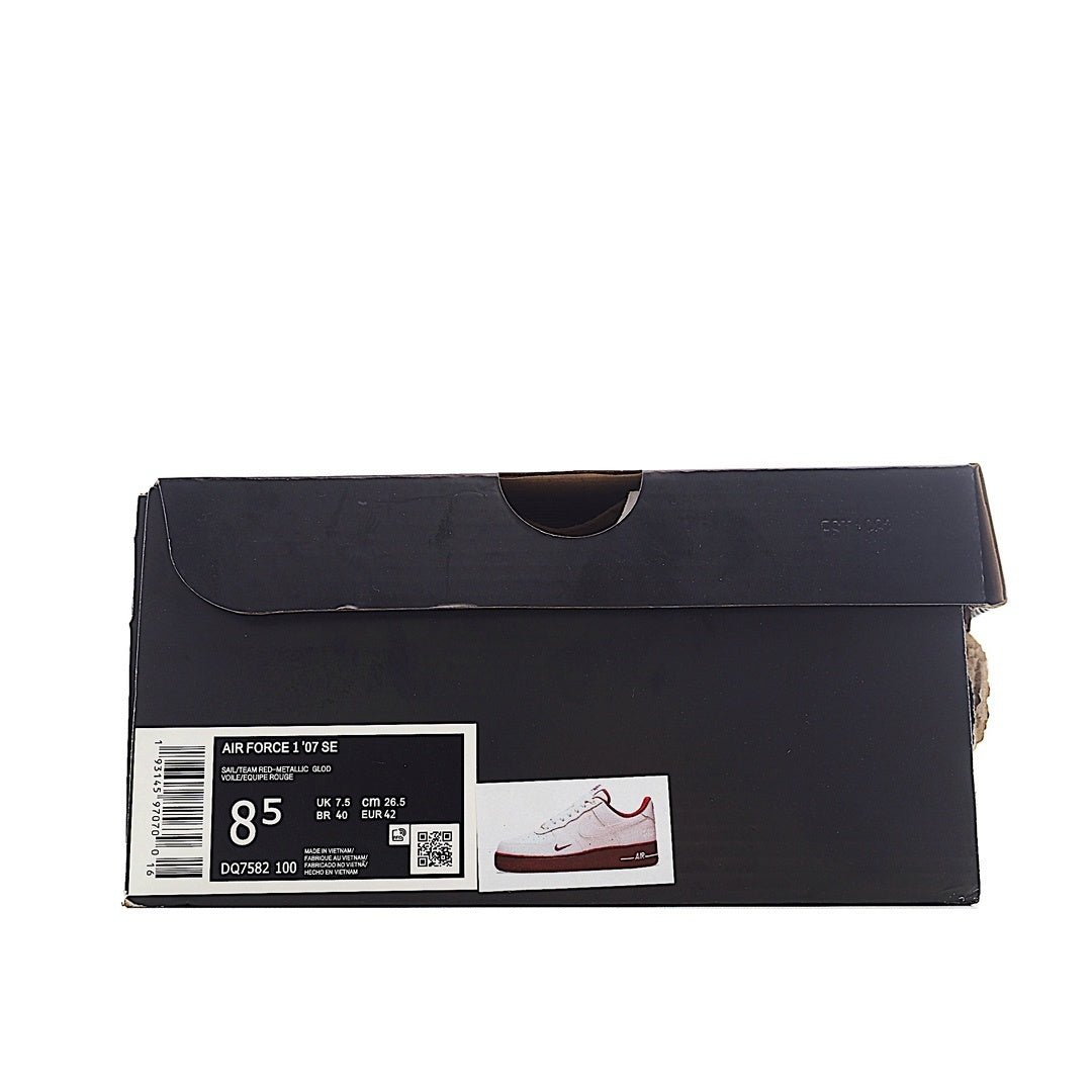 Shoe box for Air Force 1 sneakers with size label and product image