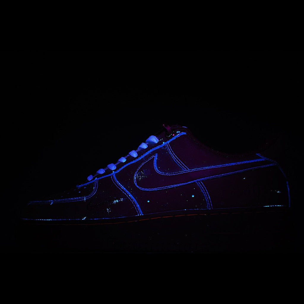 Dark blue Air Force 1 sneakers with glowing blue outline and white laces