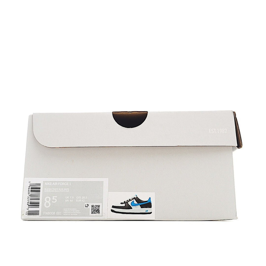 Shoe box for low-top sneakers, white carton with product label on front.