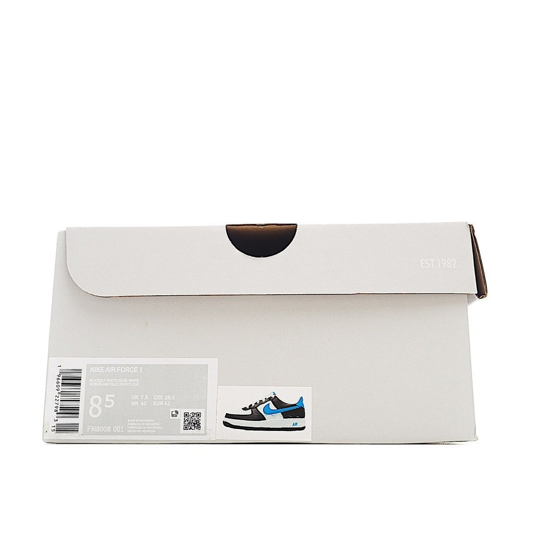 Shoe box for low-top sneakers, white carton with product label on front.