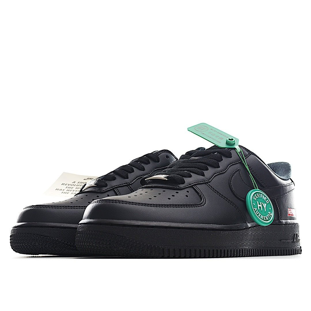 Nike Air Force 1 Low black sneaker, side panel details and green HY tag