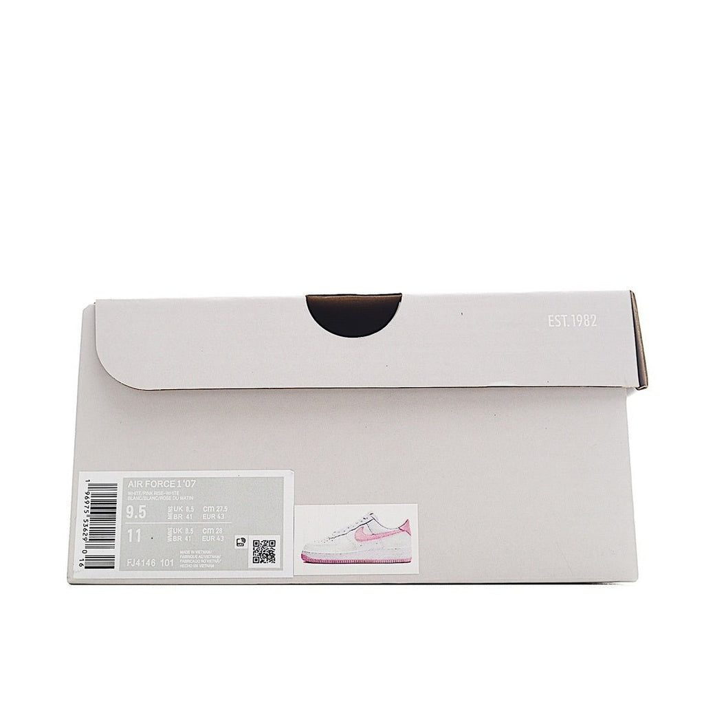 Nike Air Force 1 shoebox with size label and product photo on top