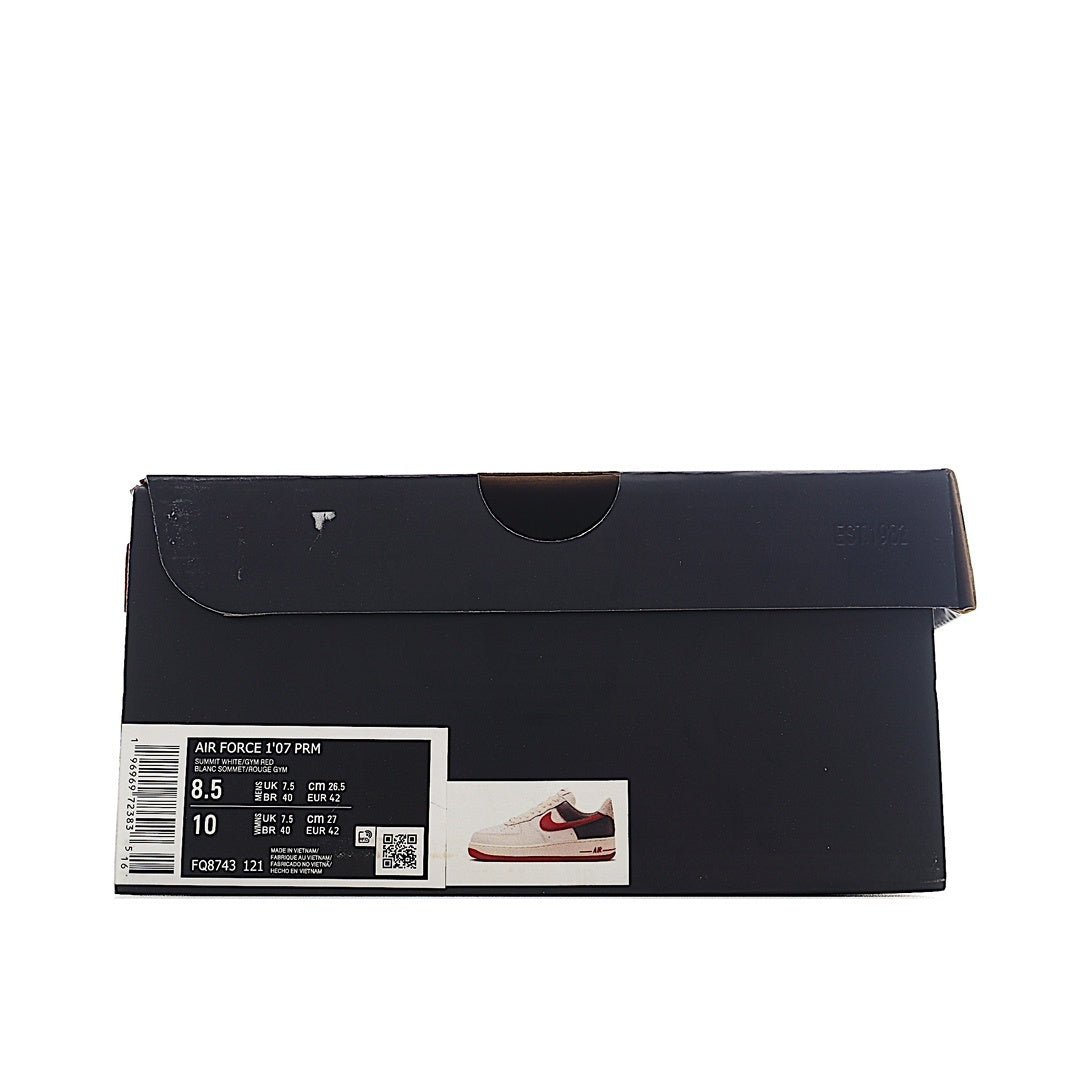 Air Force 1 shoebox lid, dark blue with size label sticker