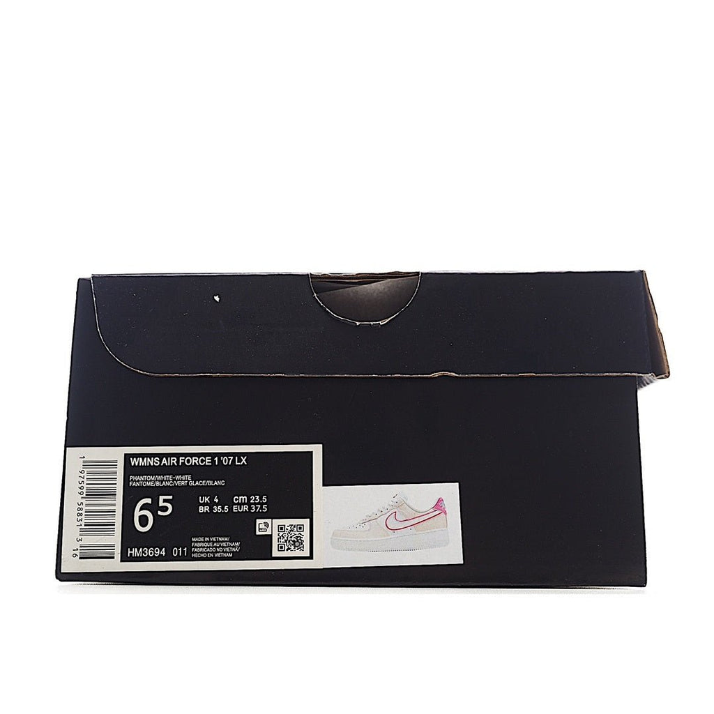 Shoe box with size label and product image