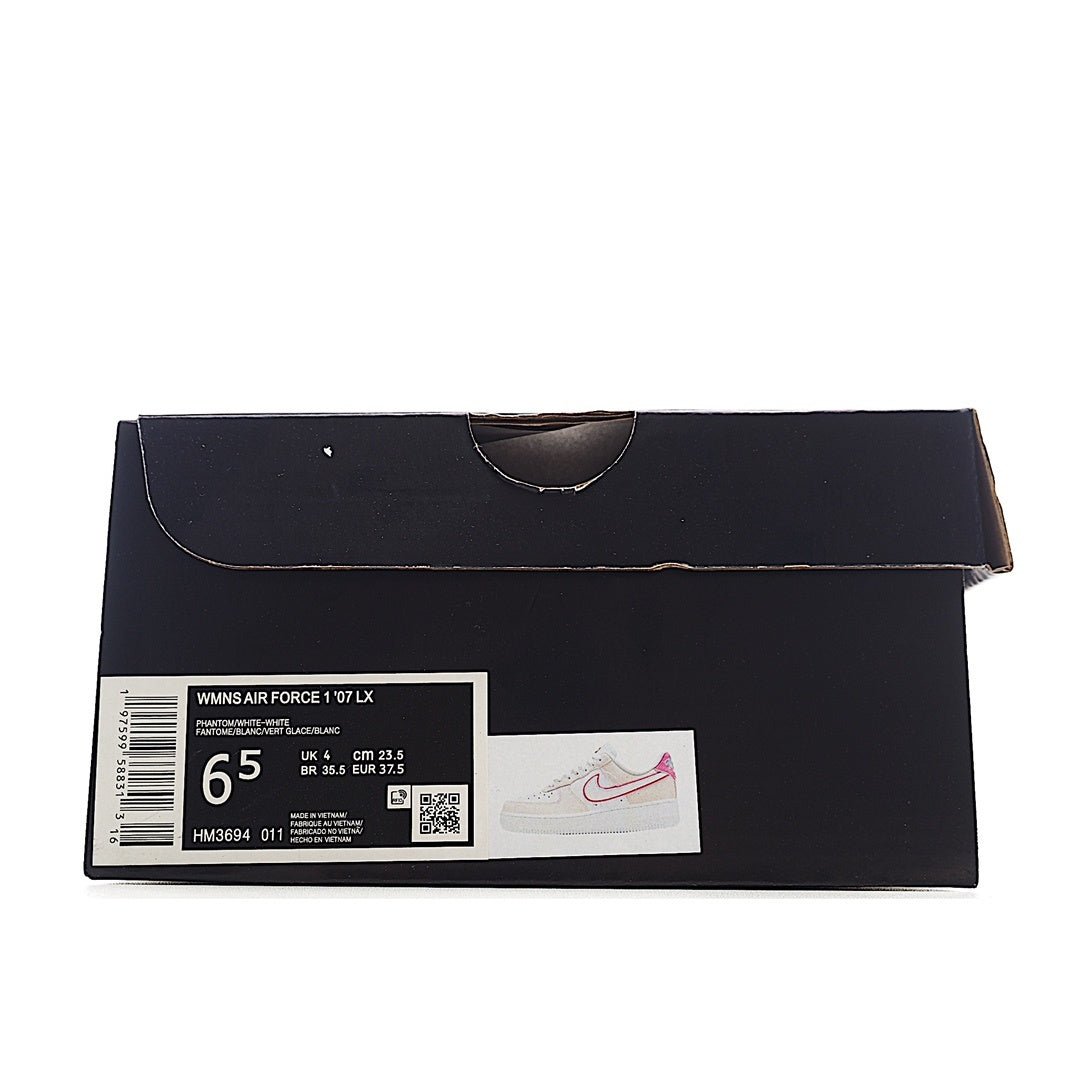 Shoe box with size label and product image