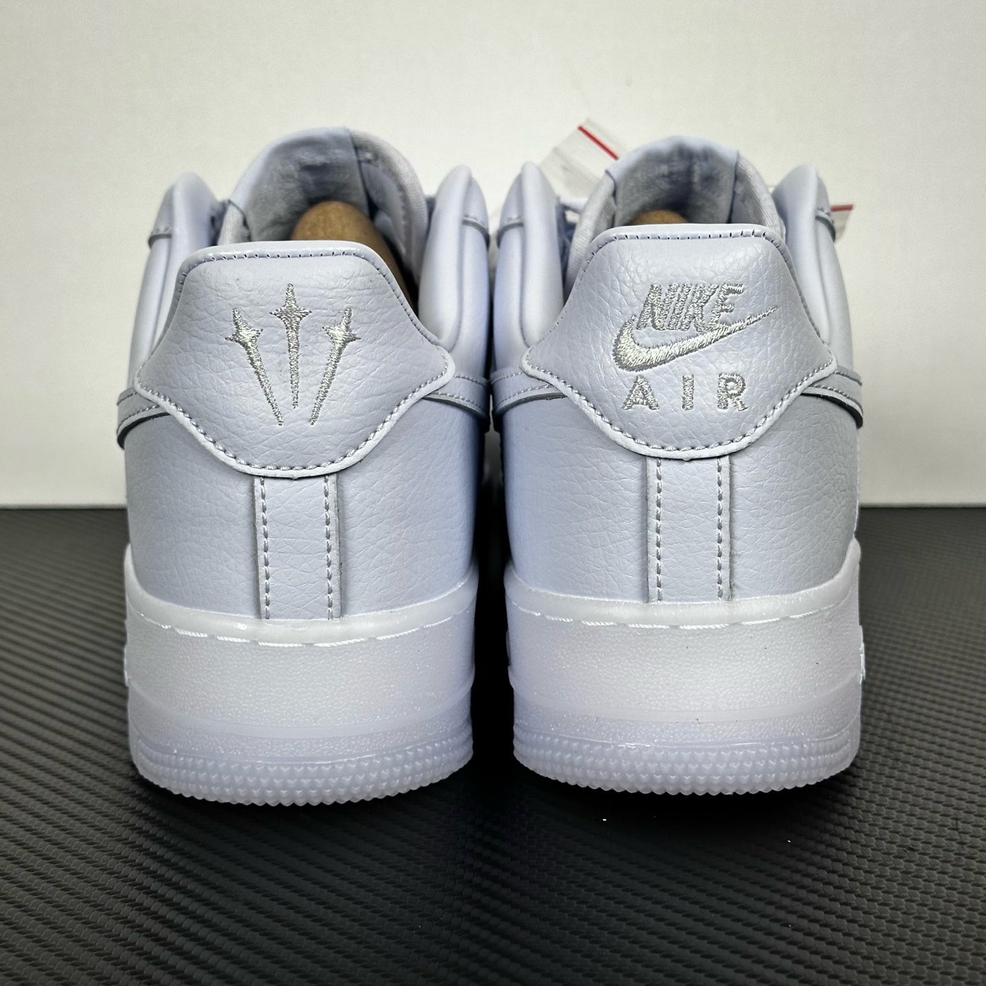 White leather low-top sneakers, heel tabs with embroidery, lace-up